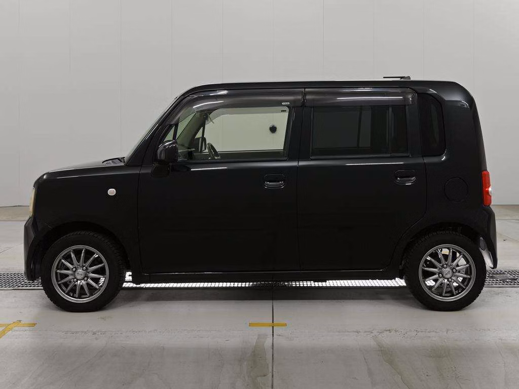TOYOTA PIXIS SPACE
