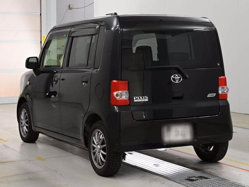 TOYOTA PIXIS SPACE