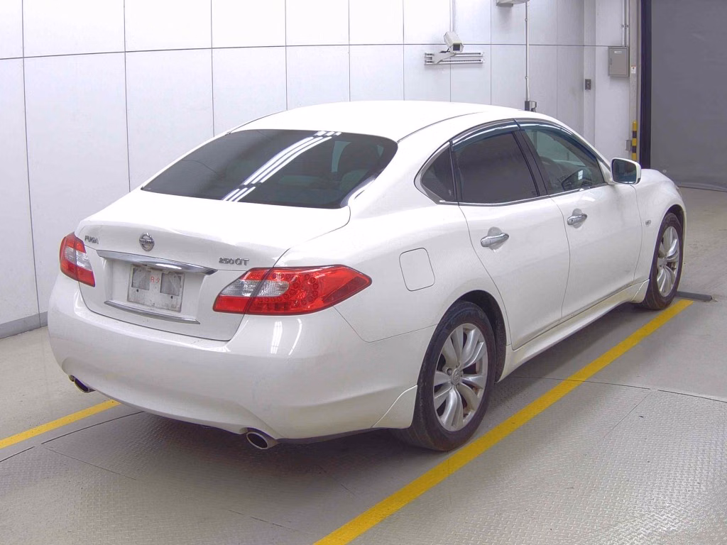 NISSAN FUGA