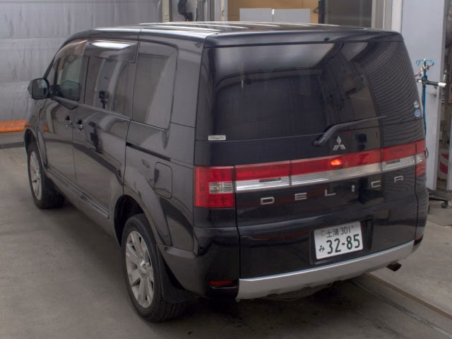 MITSUBISHI DELICA D:5