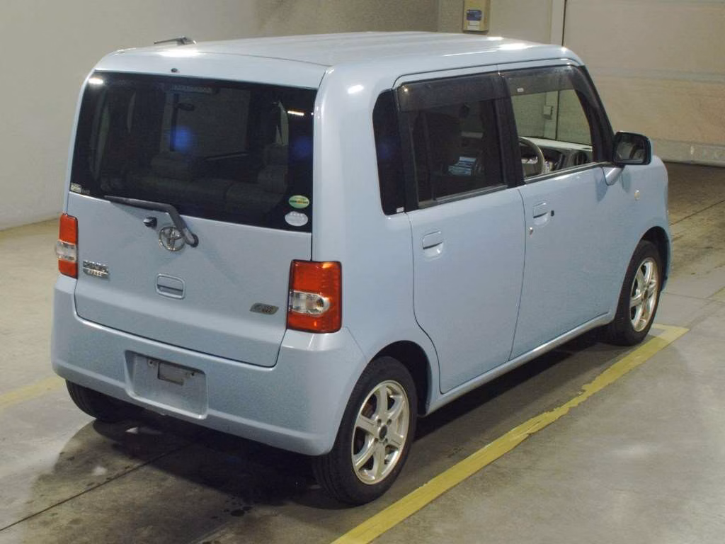 TOYOTA PIXIS SPACE