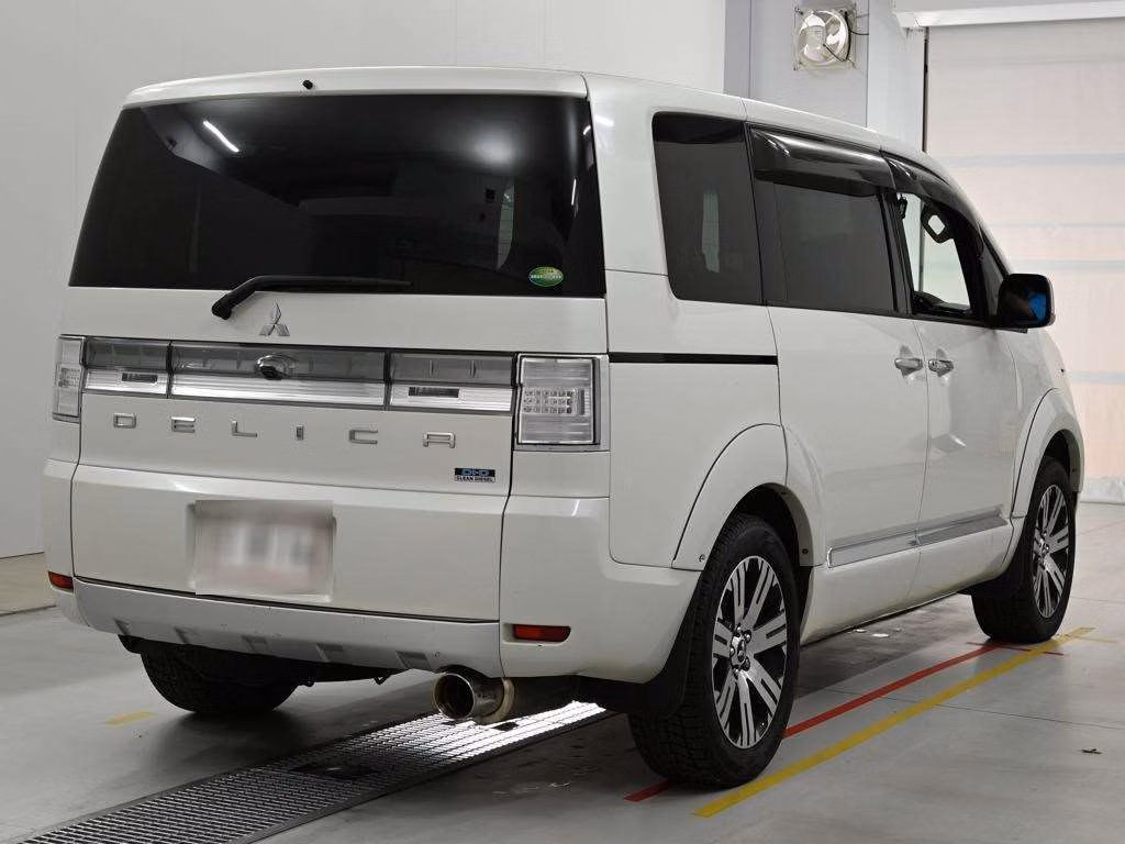MITSUBISHI DELICA D:5