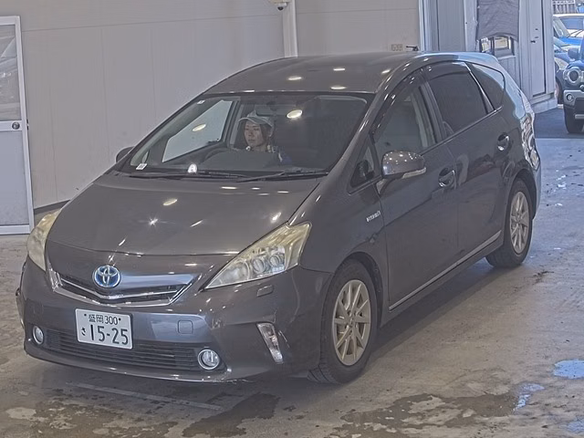 TOYOTA PRIUS ALPHA