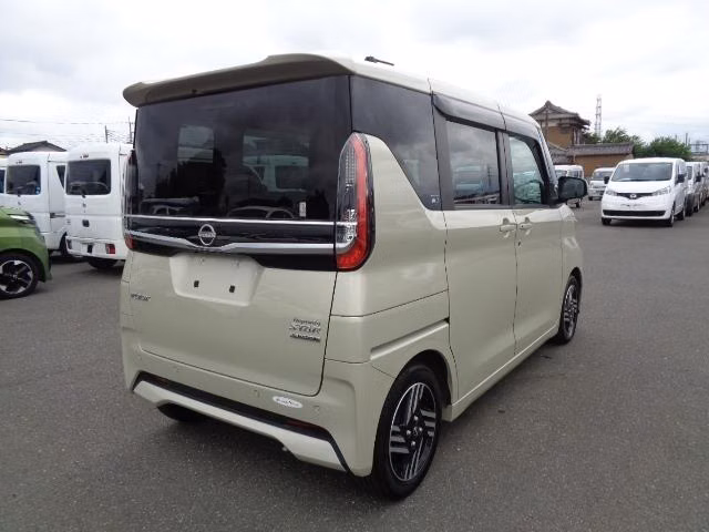 NISSAN ROOX