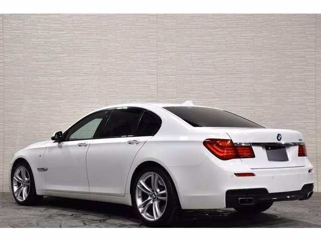 BMW 7-SERIES