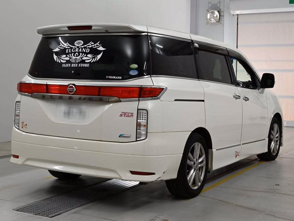 NISSAN ELGRAND
