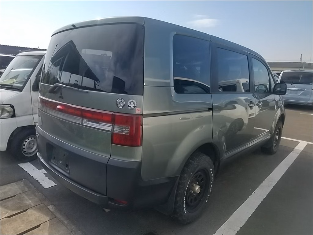 MITSUBISHI DELICA D:5