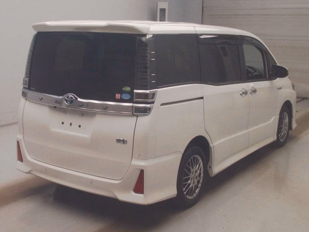 TOYOTA VOXY