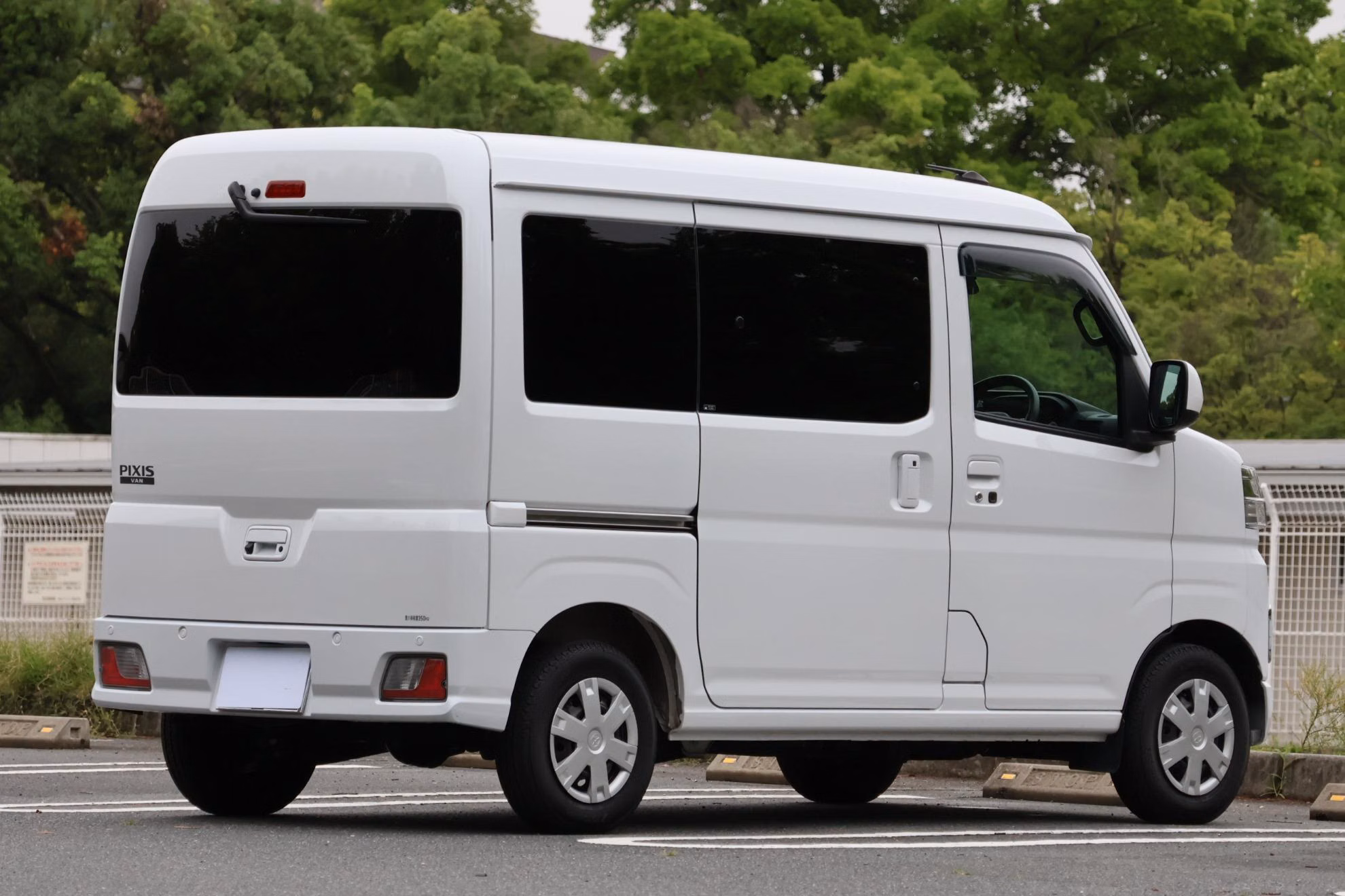 TOYOTA PIXIS VAN