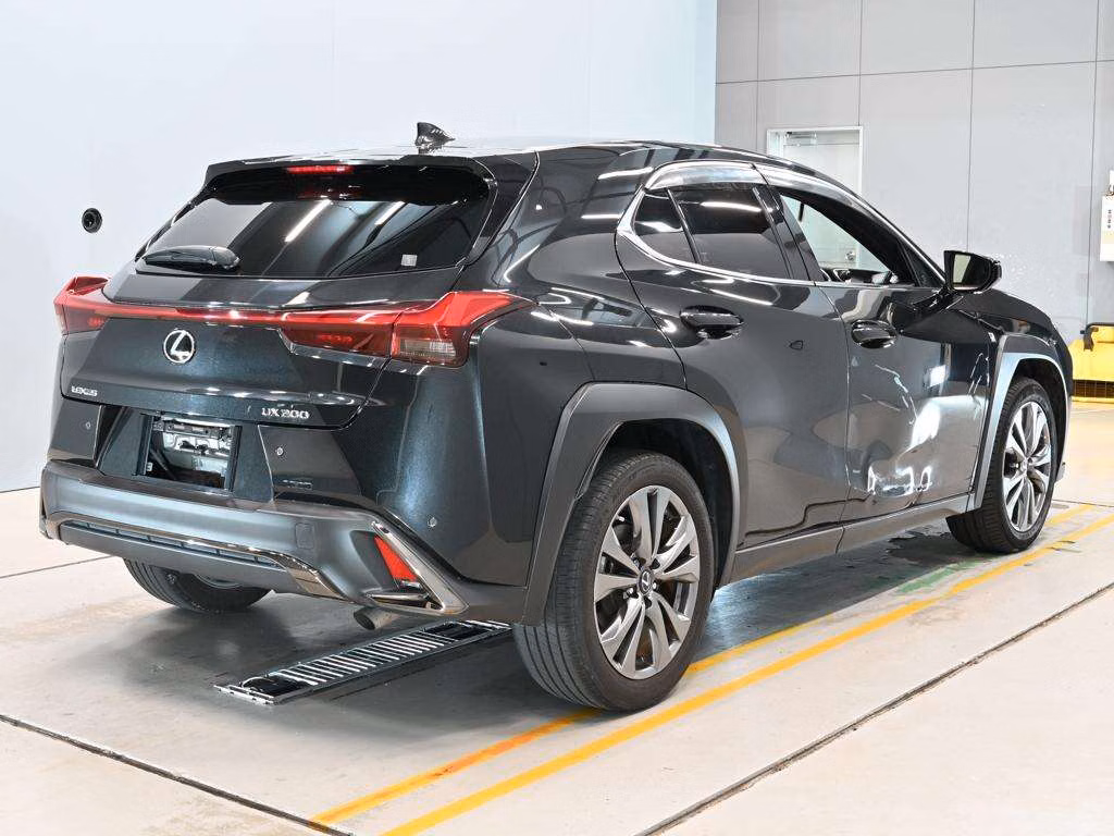 LEXUS UX200