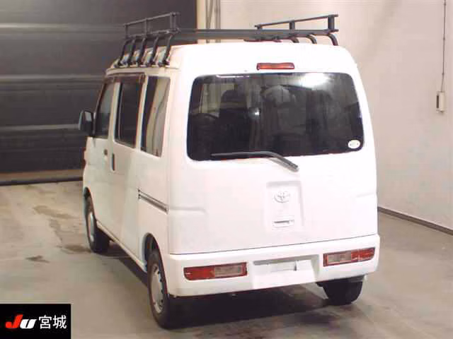 TOYOTA PIXIS VAN