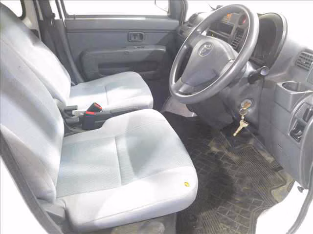 TOYOTA PIXIS VAN