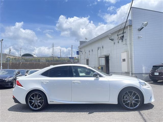 LEXUS IS300H