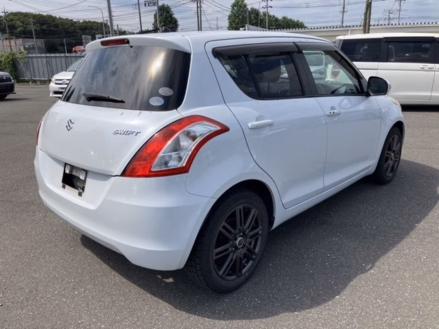 SUZUKI SWIFT