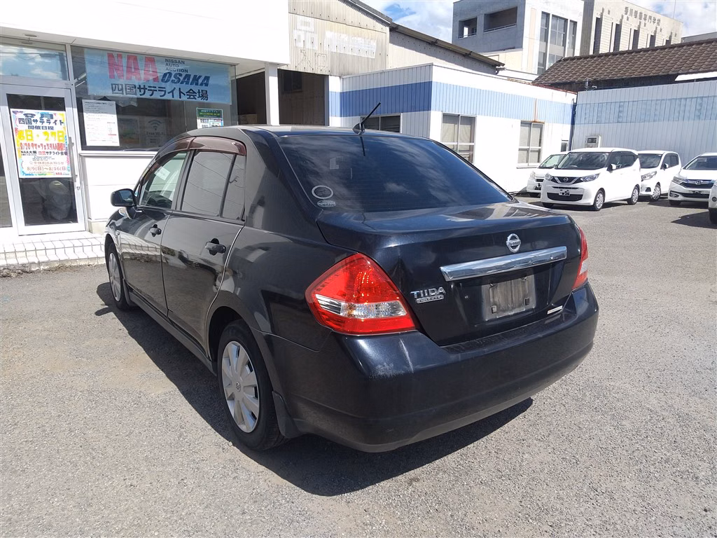 NISSAN TIIDA LATIO