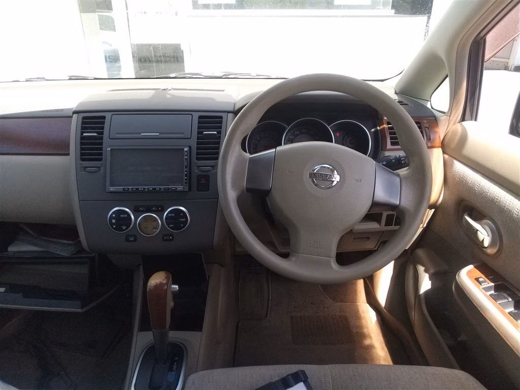 NISSAN TIIDA LATIO