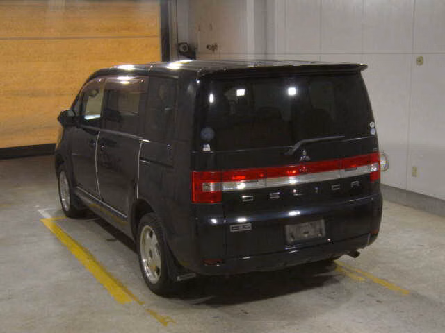 MITSUBISHI DELICA D:5