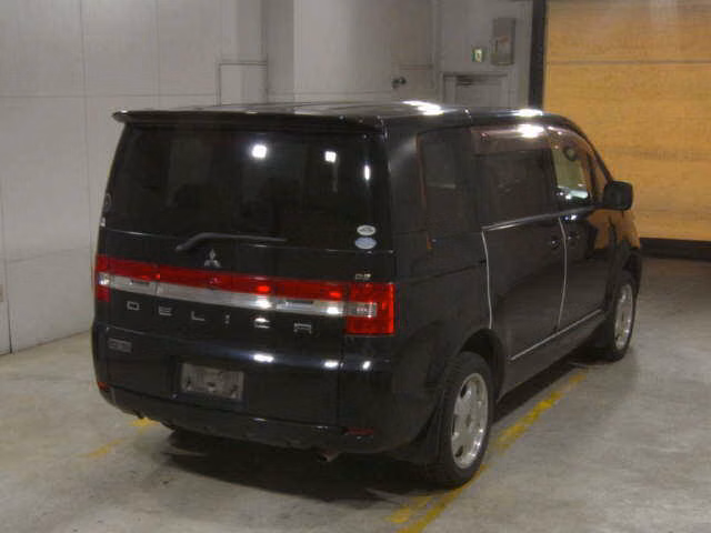 MITSUBISHI DELICA D:5