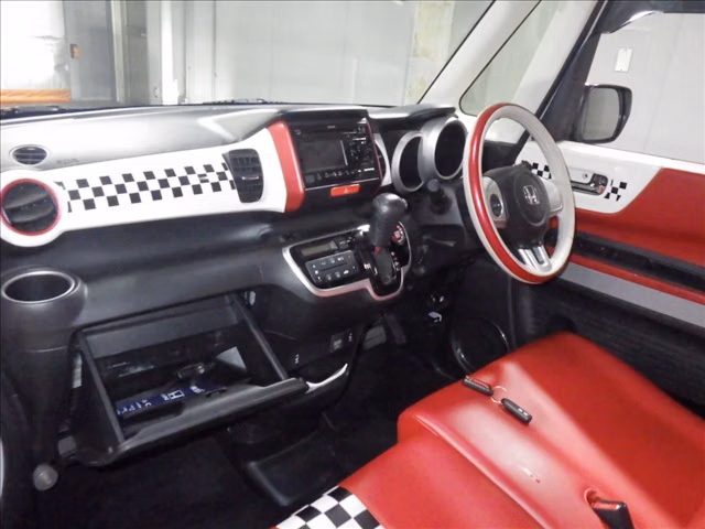 HONDA N-BOX SLASH