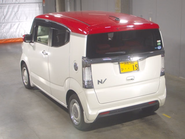 HONDA N-BOX SLASH