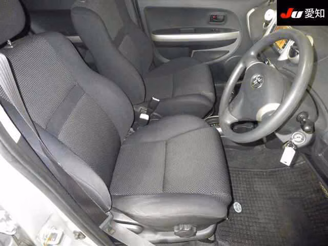 TOYOTA IST