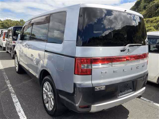 MITSUBISHI DELICA D:5
