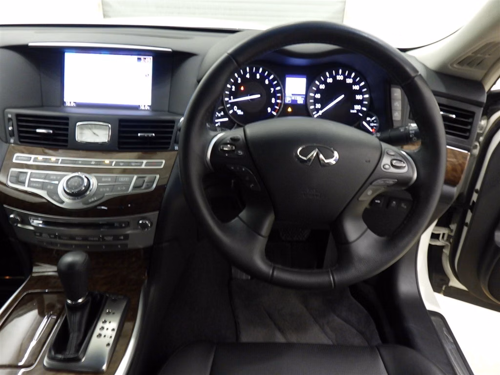 NISSAN FUGA