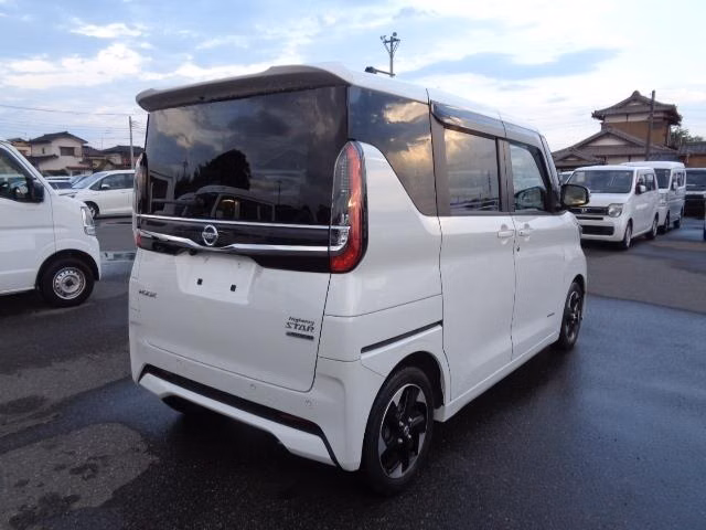 NISSAN ROOX