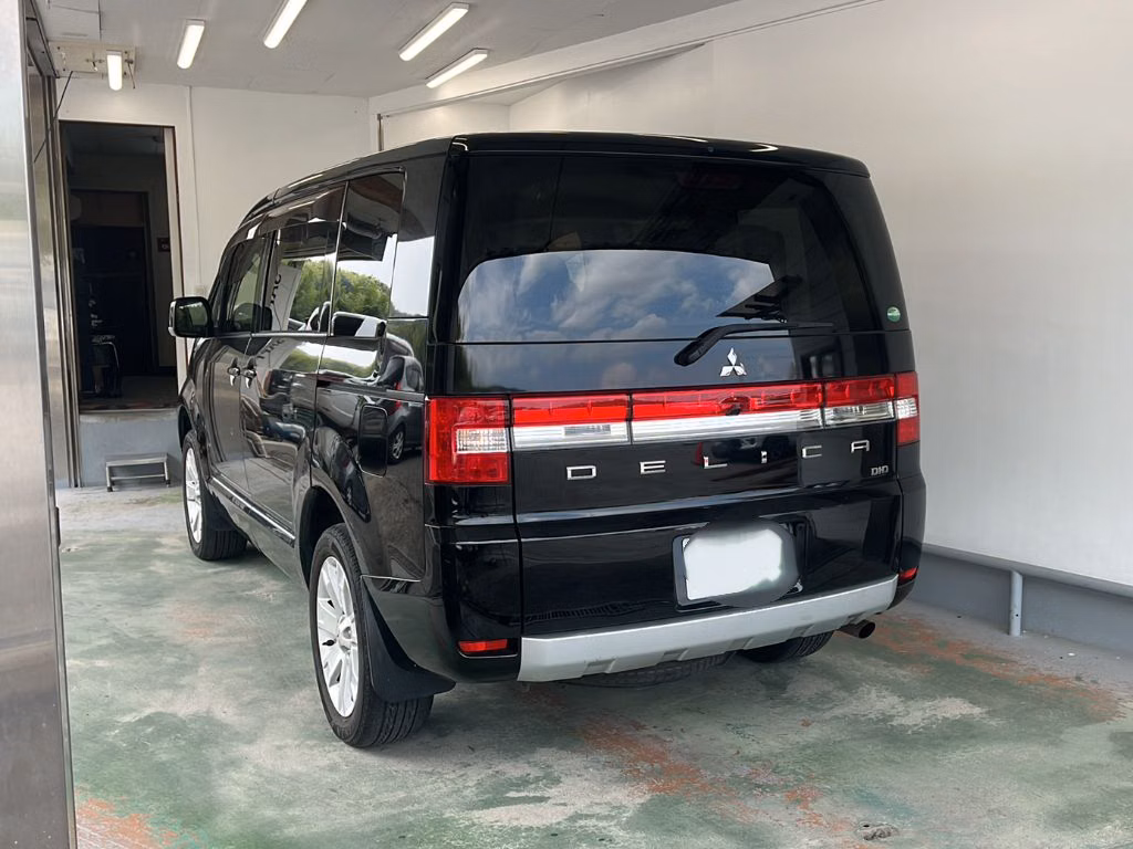 MITSUBISHI DELICA D:5