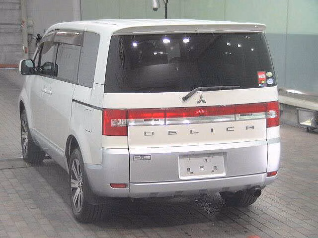 MITSUBISHI DELICA D:5
