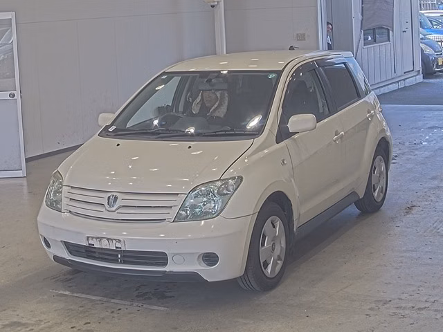 TOYOTA IST