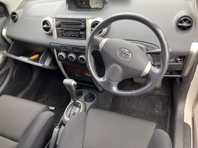 TOYOTA IST