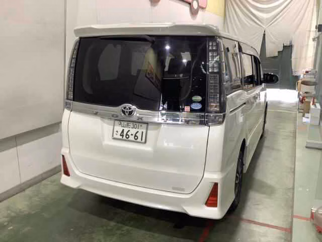 TOYOTA VOXY