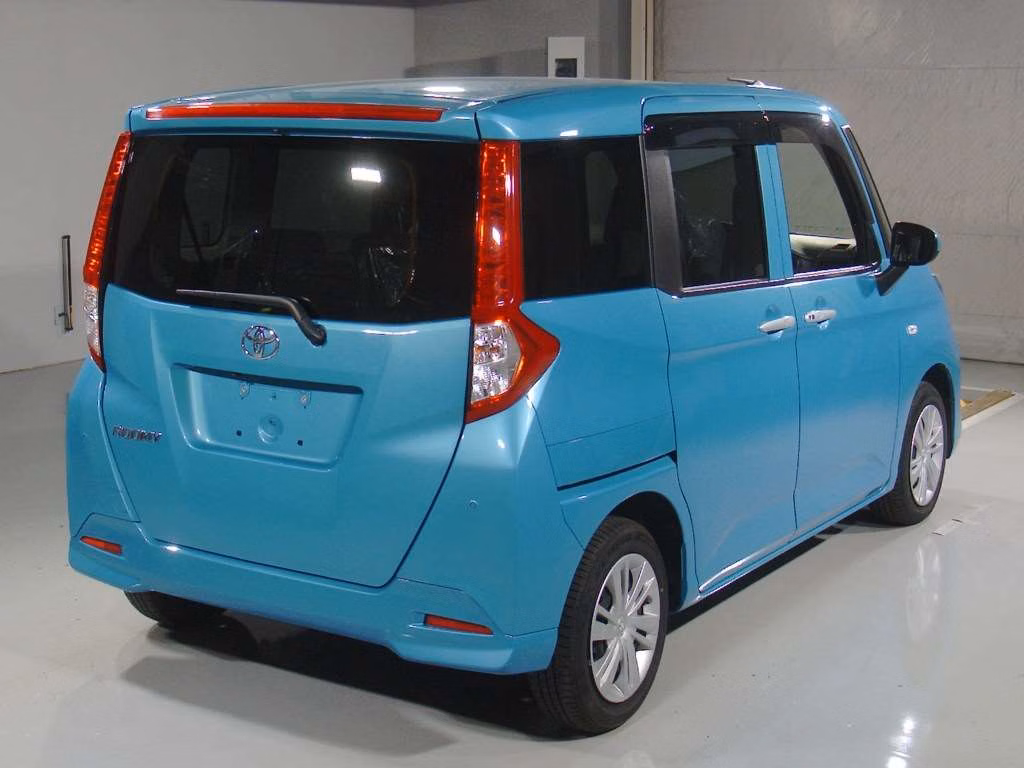 TOYOTA ROOMY
