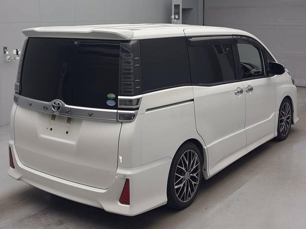 TOYOTA VOXY