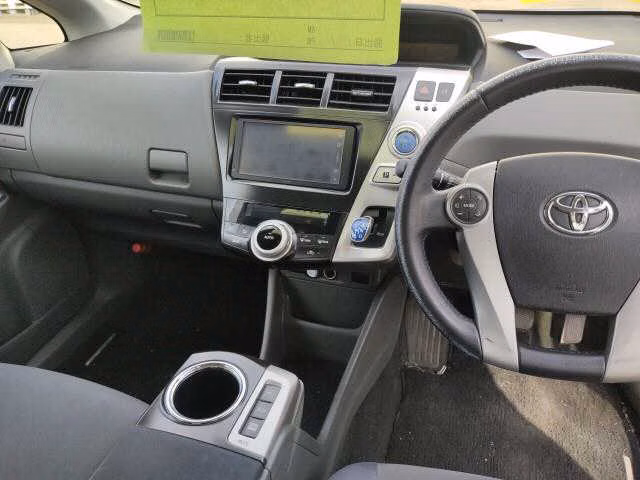 TOYOTA PRIUS ALPHA
