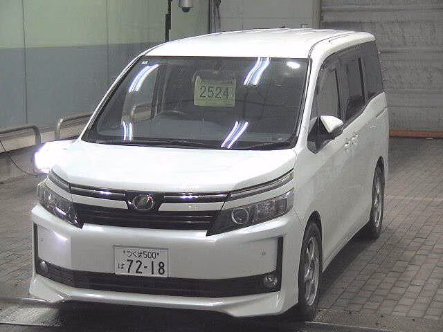 TOYOTA VOXY