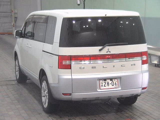 MITSUBISHI DELICA D:5