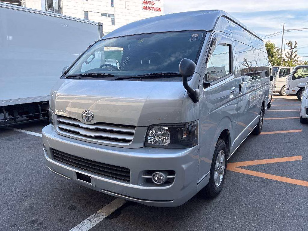 TOYOTA HIACE