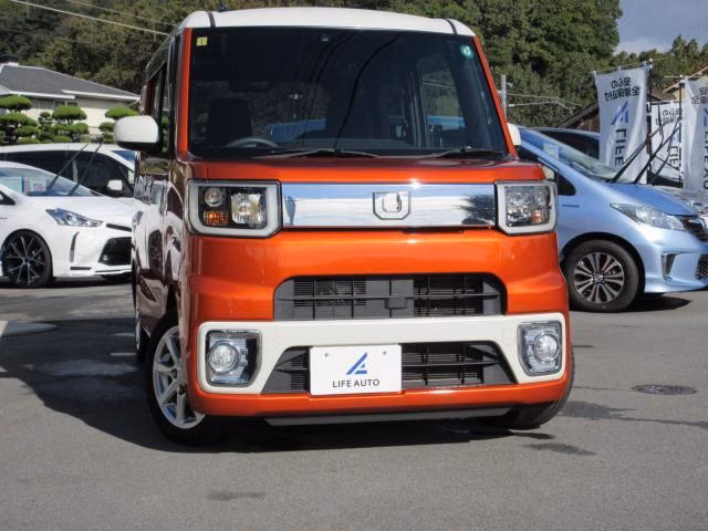 DAIHATSU WAKE