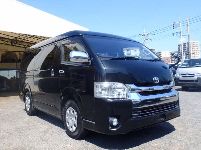 TOYOTA HIACE