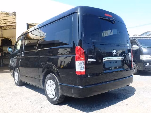 TOYOTA HIACE