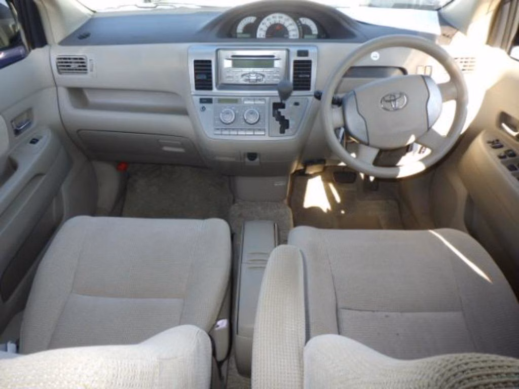 TOYOTA RAUM
