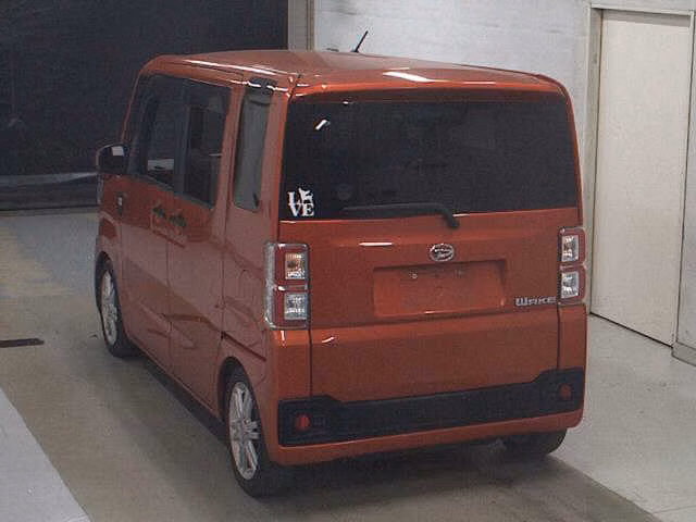 DAIHATSU WAKE