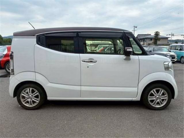 HONDA N-BOX SLASH