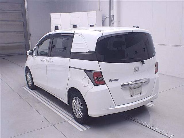 HONDA FREED SPIKE