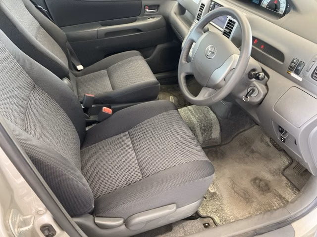 TOYOTA RAUM