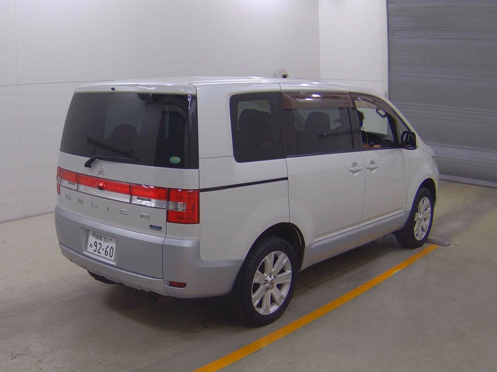 MITSUBISHI DELICA D:5