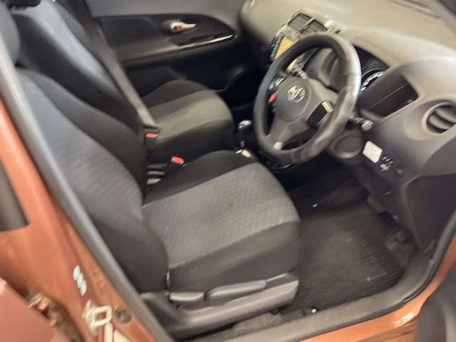 TOYOTA IST