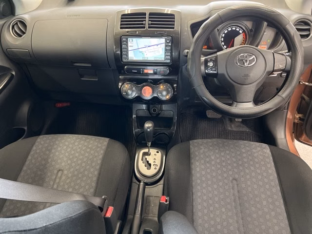 TOYOTA IST